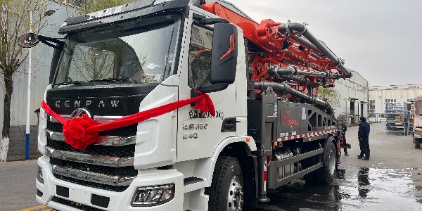 混凝土泵車能提高經(jīng)濟(jì)效益，而且能夠改變施工現(xiàn)場的面貌