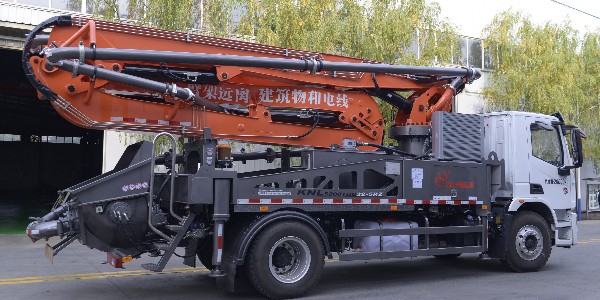 泵車用于混凝土的輸送，除此以外的用途都是危險(xiǎn)的