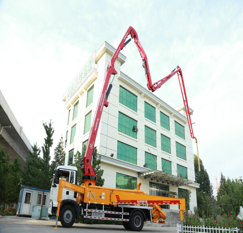 小型混凝土泵車，小泵車，天泵