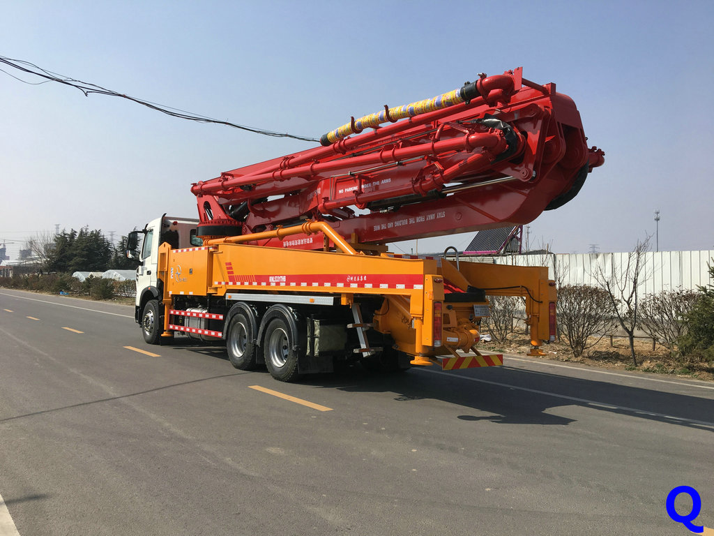 小型混凝土泵車，天泵，小型泵車，混凝土泵車